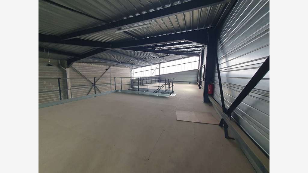 Entrepôt de 370m² à vendre à Mérignac Ecchobloc