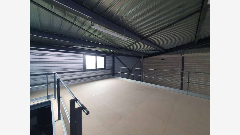 Entrepôt de 370m² à vendre à Mérignac Ecchobloc