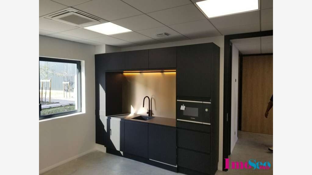 Entrepôt de 370m² à vendre à Mérignac Ecchobloc