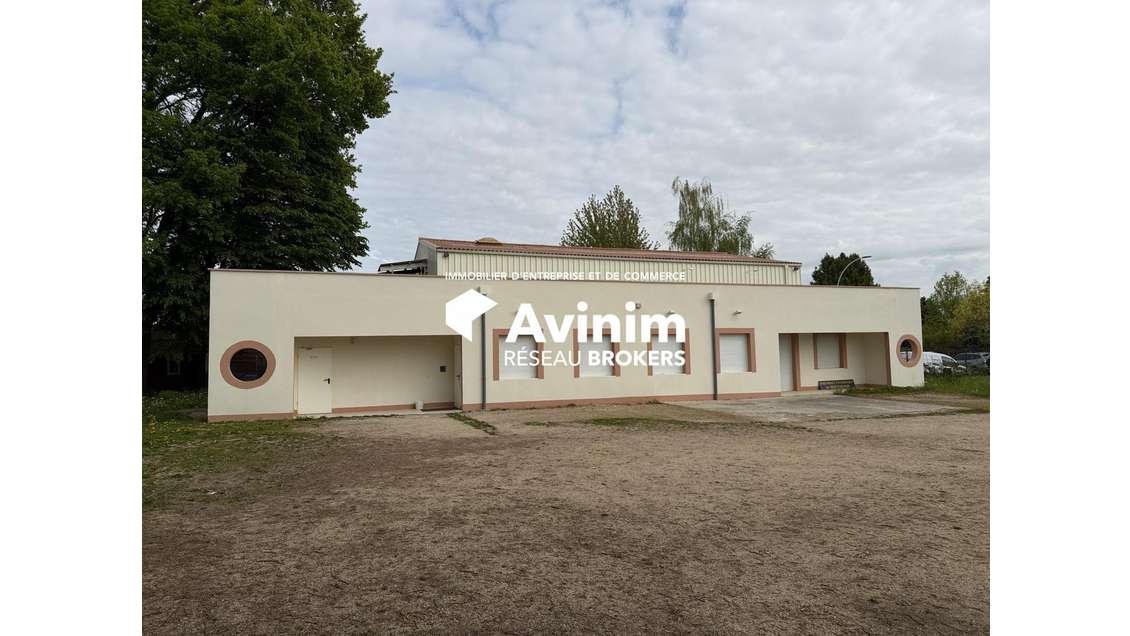 Batiment independant de 400M²