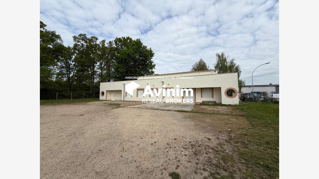 Vente bâtiment independant 400m² Zone UI de Méru