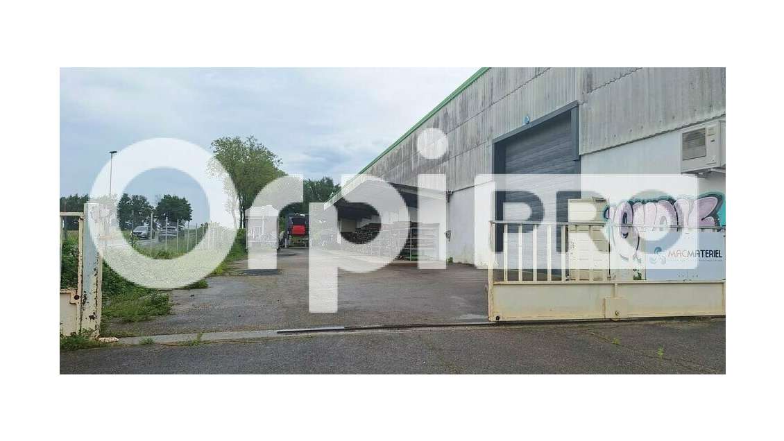 AV local d'activité 4210m² proche de Meximieux