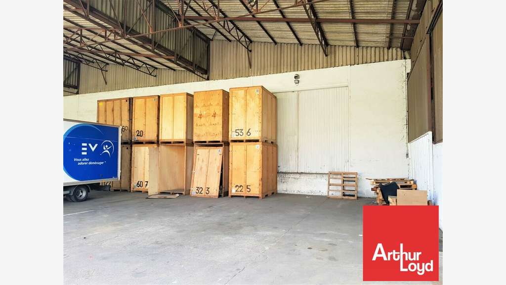 AV entrepôt 3350m² accès routier Migné-Auxances 