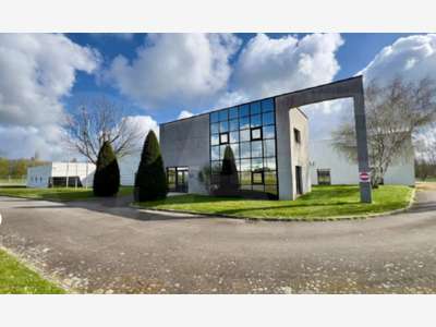A vendre local d'activité 2 550m² à Miniac-Morvan