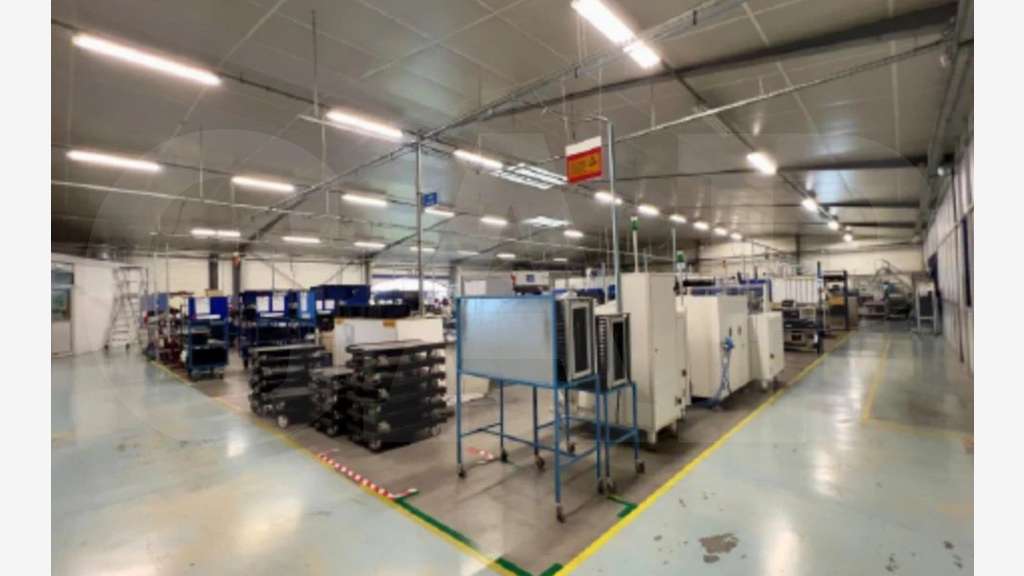 A vendre local d'activité 2 550m² à Miniac-Morvan