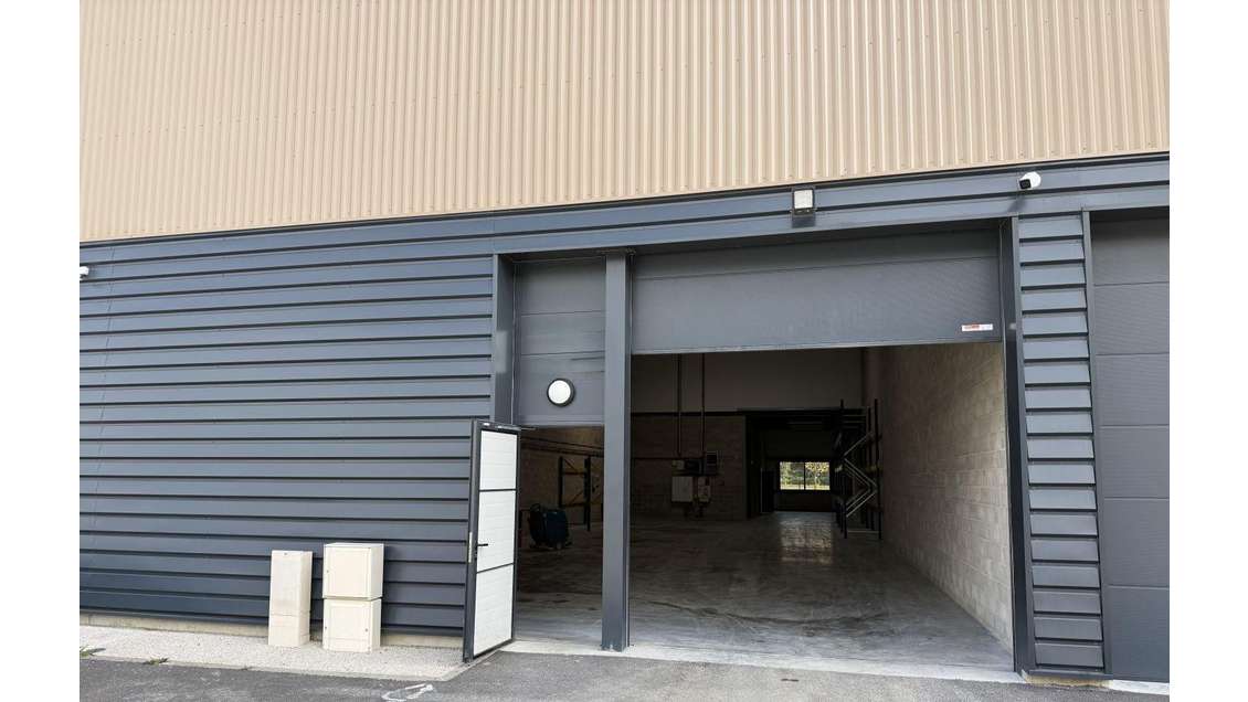 Vente local d'activités 430m² à Moissy-Cramayel