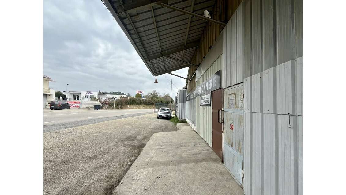 Local à vendre à Mons proche zone de Saint-Césaire