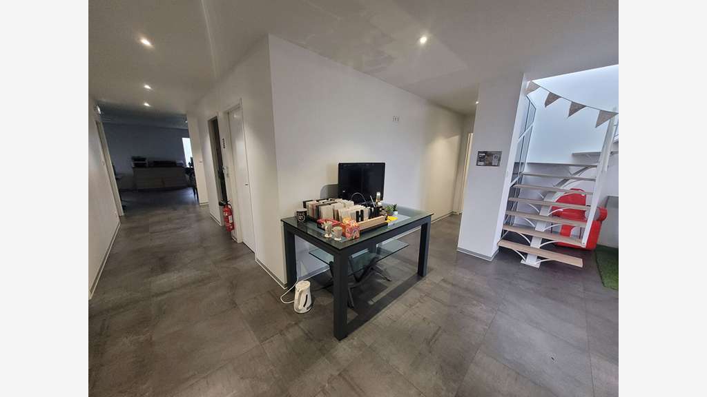 A VENDRE - Bâtiment industriel de 2 820 m² e