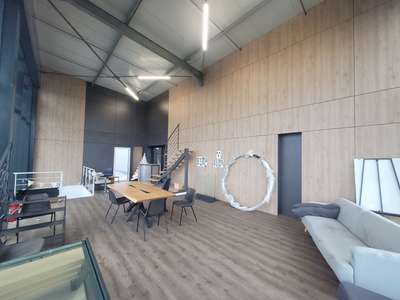 A VENDRE - Bâtiment industriel de 2 820 m² e