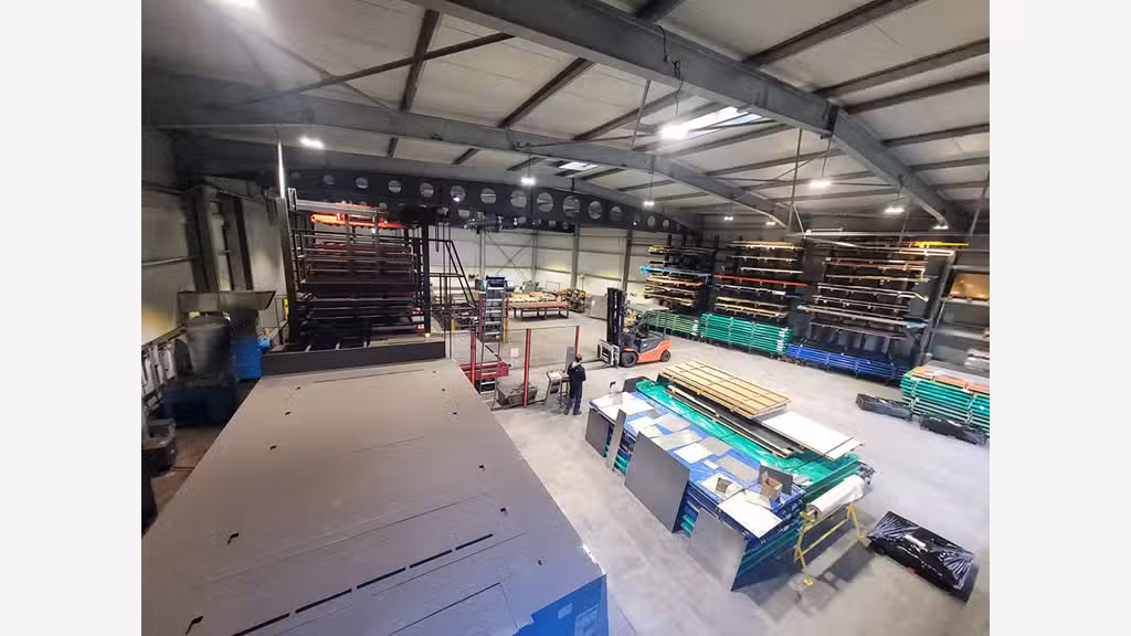 A VENDRE - Bâtiment industriel de 2 820 m² e