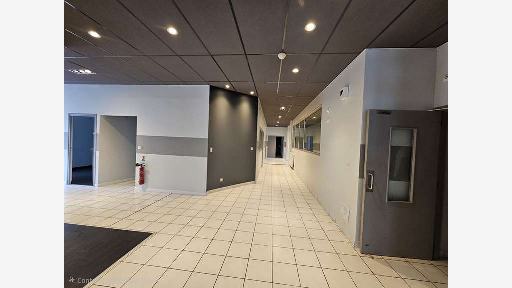 A VENDRE - LOCAL D'ACTIVITÉS - 1 200 m² SUR UN T