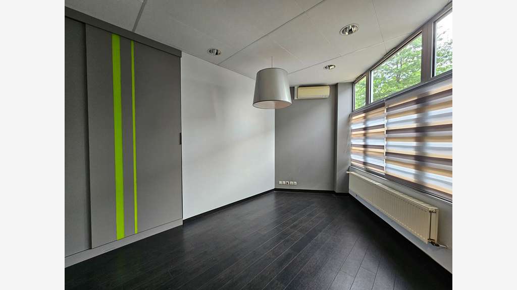 A VENDRE - LOCAL D'ACTIVITÉS - 1 200 m² SUR UN T