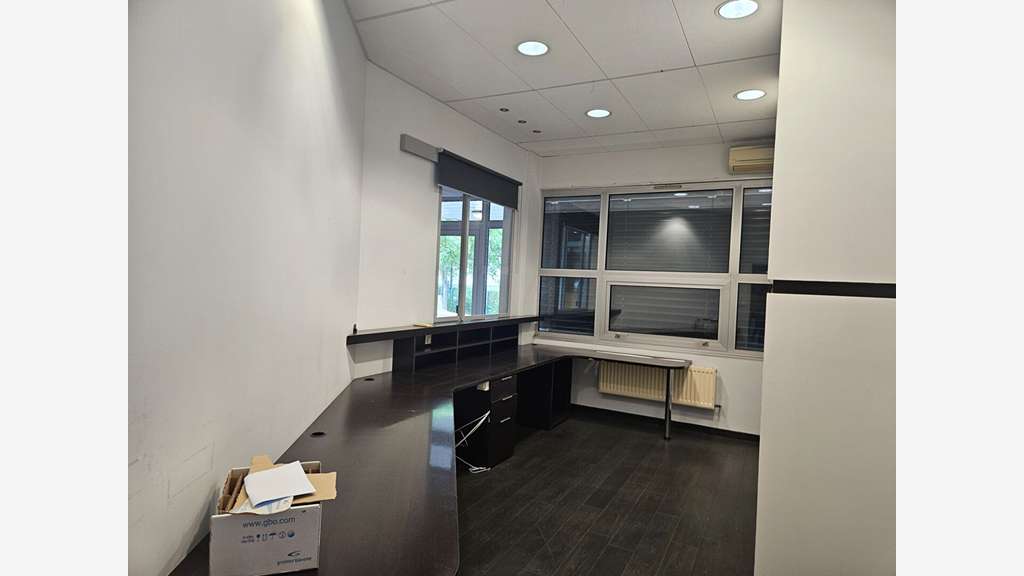 A VENDRE - LOCAL D'ACTIVITÉS - 1 200 m² SUR UN T