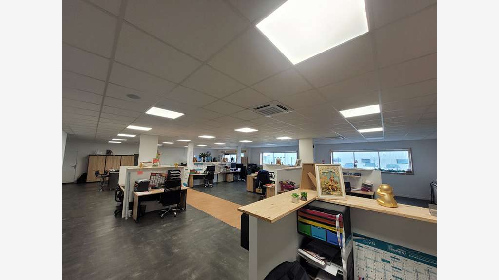 A VENDRE - 448m² - Local d'activité Montaigu V