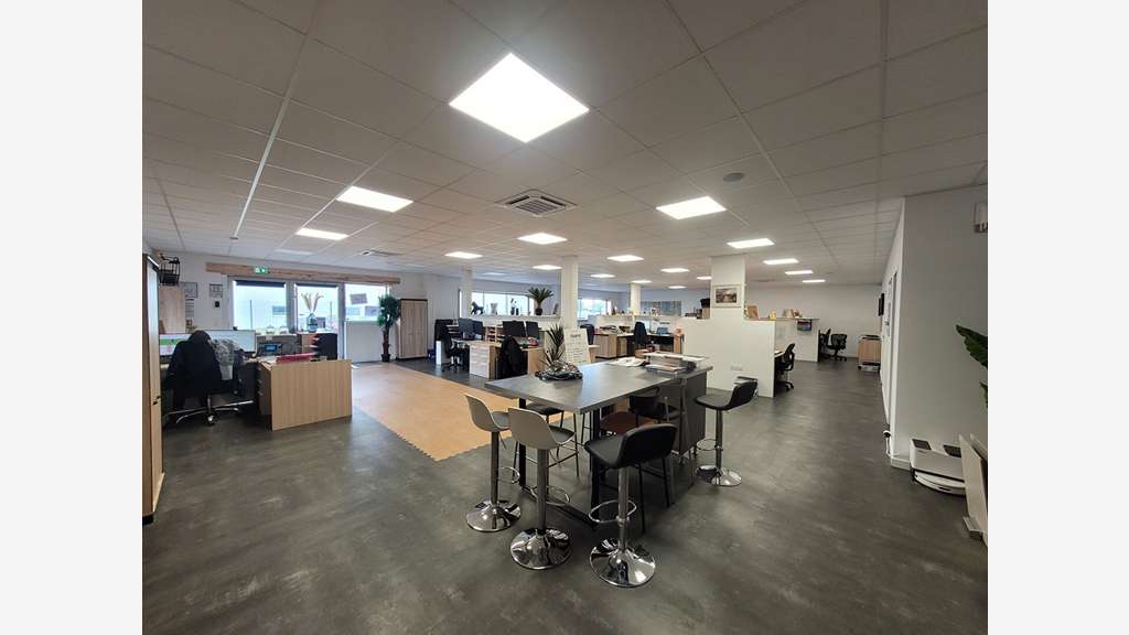 A VENDRE - 448m² - Local d'activité Montaigu V