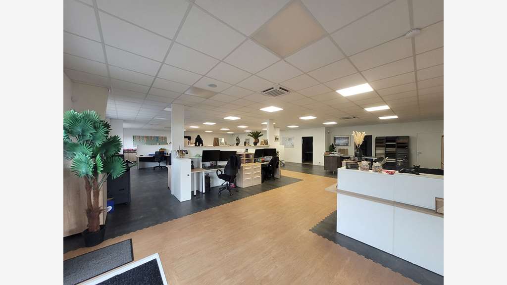 A VENDRE - 448m² - Local d'activité Montaigu V