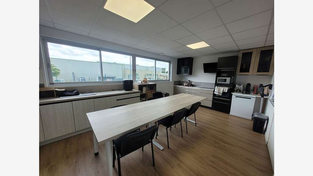 A VENDRE - 448m² - Local d'activité Montaigu V