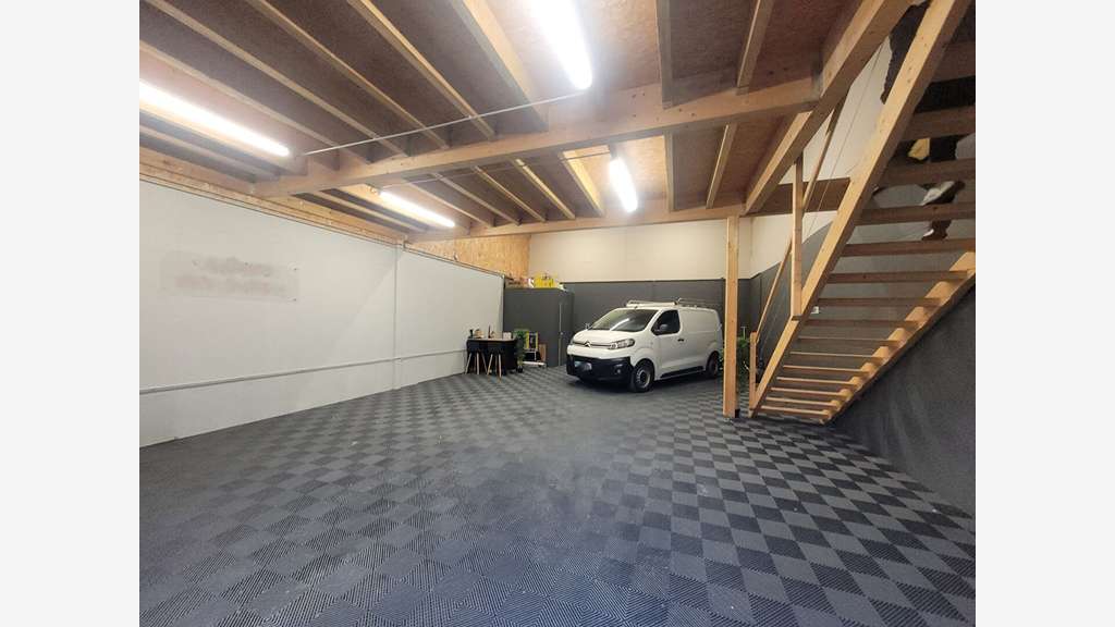 A VENDRE - Bâtiment d'activité 526 m2 M