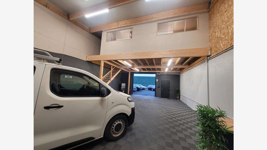A VENDRE - Bâtiment d'activité 526 m2 M