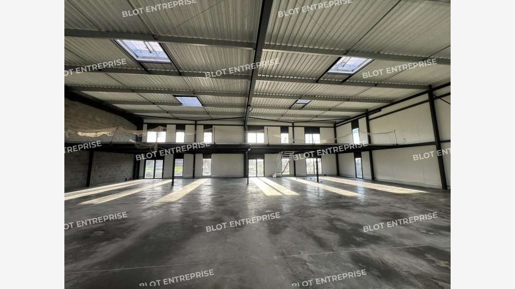 AV cellule d'activités 610m² Montauban-de-Bretagne