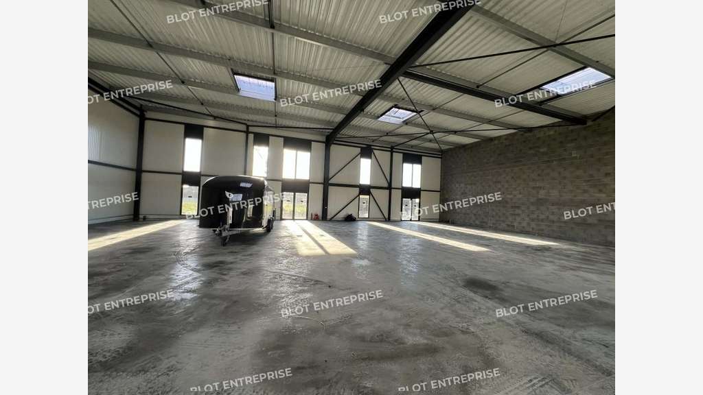 AV cellule d'activités 610m² Montauban-de-Bretagne