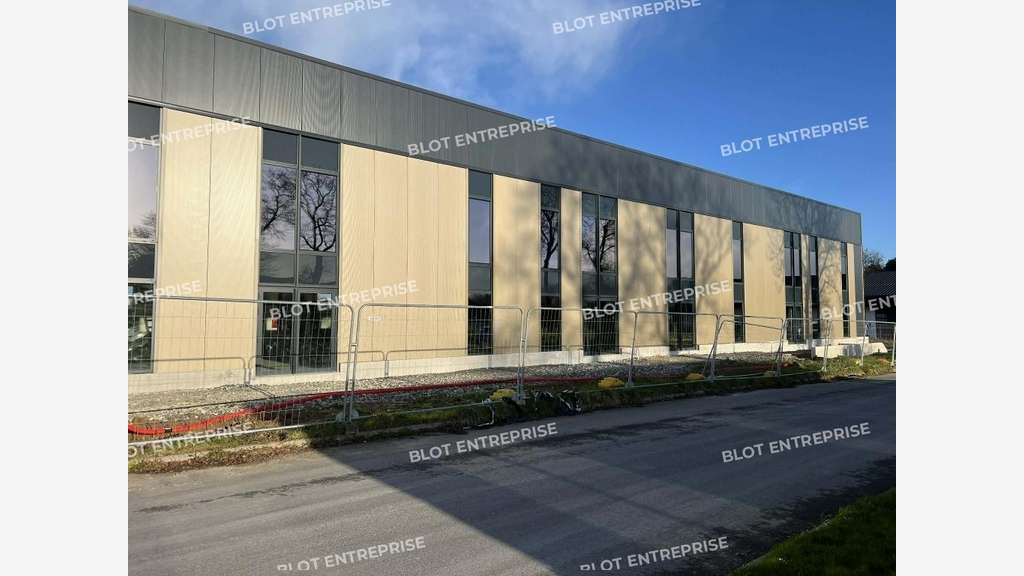 AV cellule d'activités 610m² Montauban-de-Bretagne