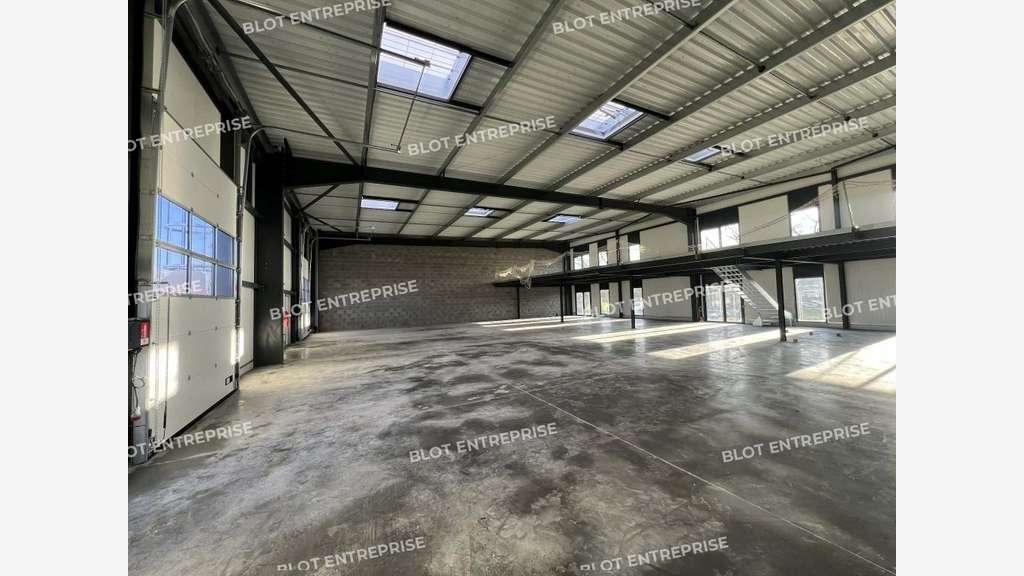 AV cellule d'activités 610m² Montauban-de-Bretagne