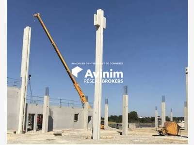 Local professionnel neuf 141m² à Montauroux