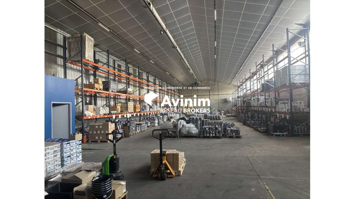Vente local industriel 6000m² à Dampierre-les-Bois