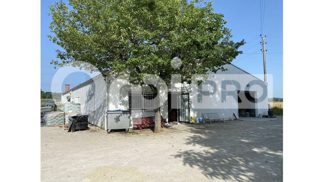 AV entrepôt 450m² sur terrain 2400m² à Montbeton
