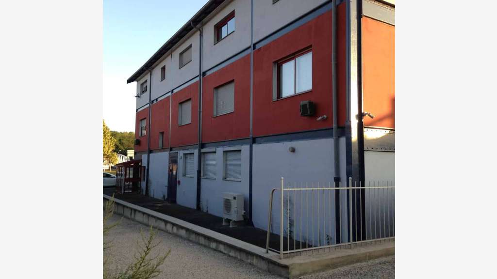 AV bâtiment industriel 650m² à Montceau les Mines