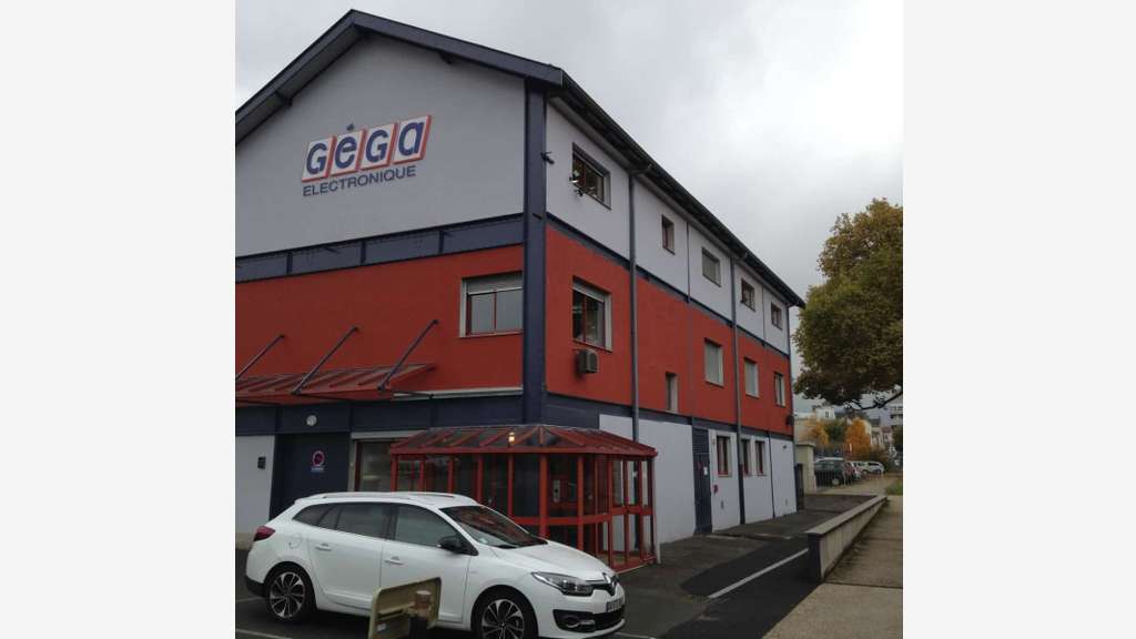AV bâtiment industriel 650m² à Montceau les Mines