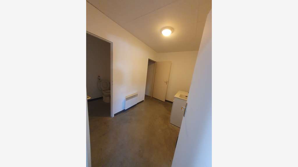 BATIMENT 340M² ZONE DU MEYROL