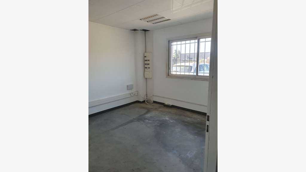 BATIMENT 340M² ZONE DU MEYROL