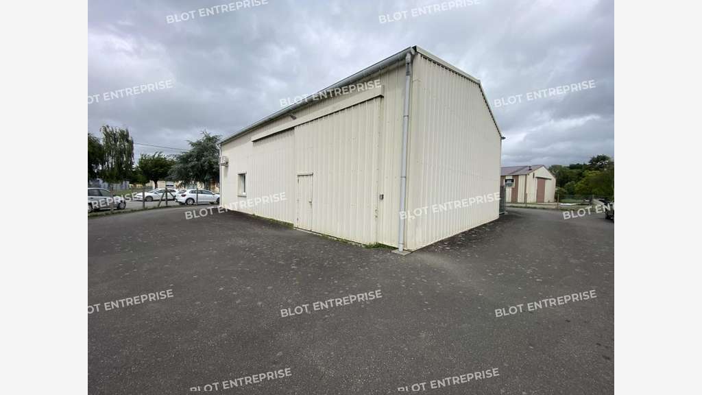 A vendre local d'activités à Montfort-sur-Meu
