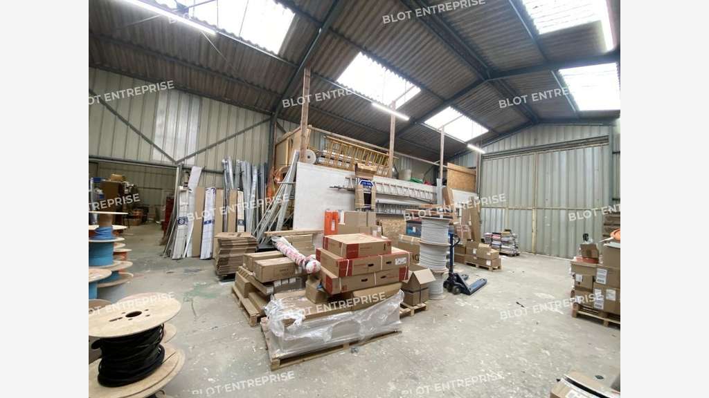 A vendre local d'activités à Montfort-sur-Meu