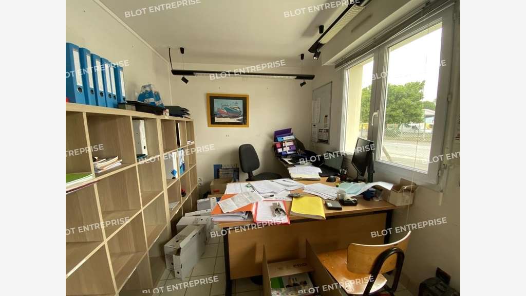 A vendre local d'activités à Montfort-sur-Meu