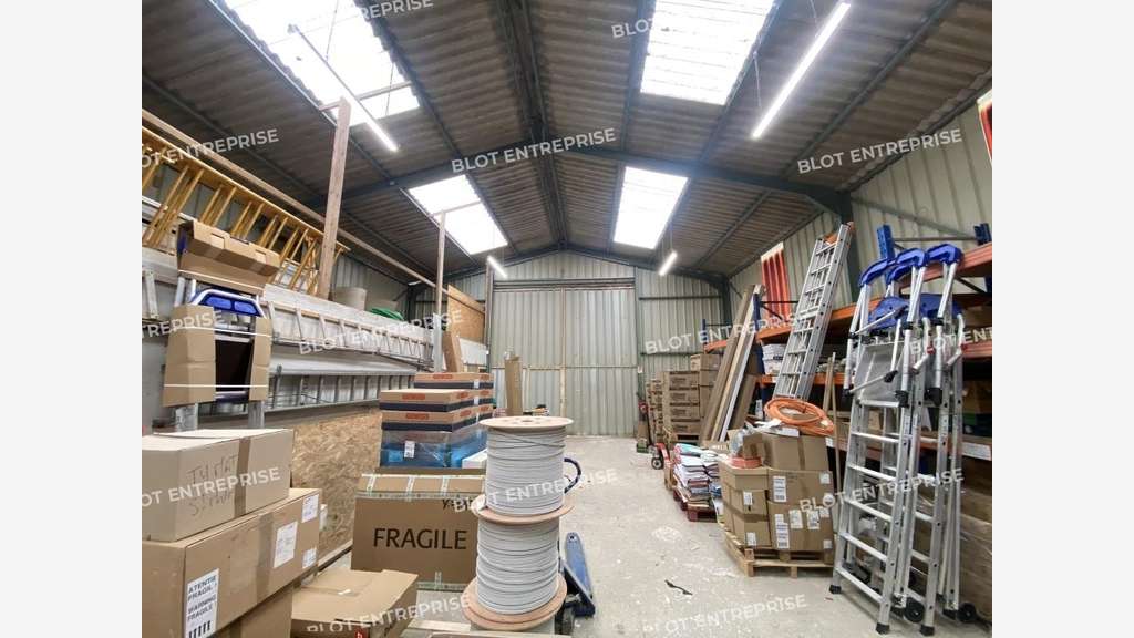 A vendre local d'activités à Montfort-sur-Meu