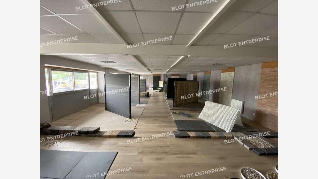 Loue local activités independant 470m² Montgermont