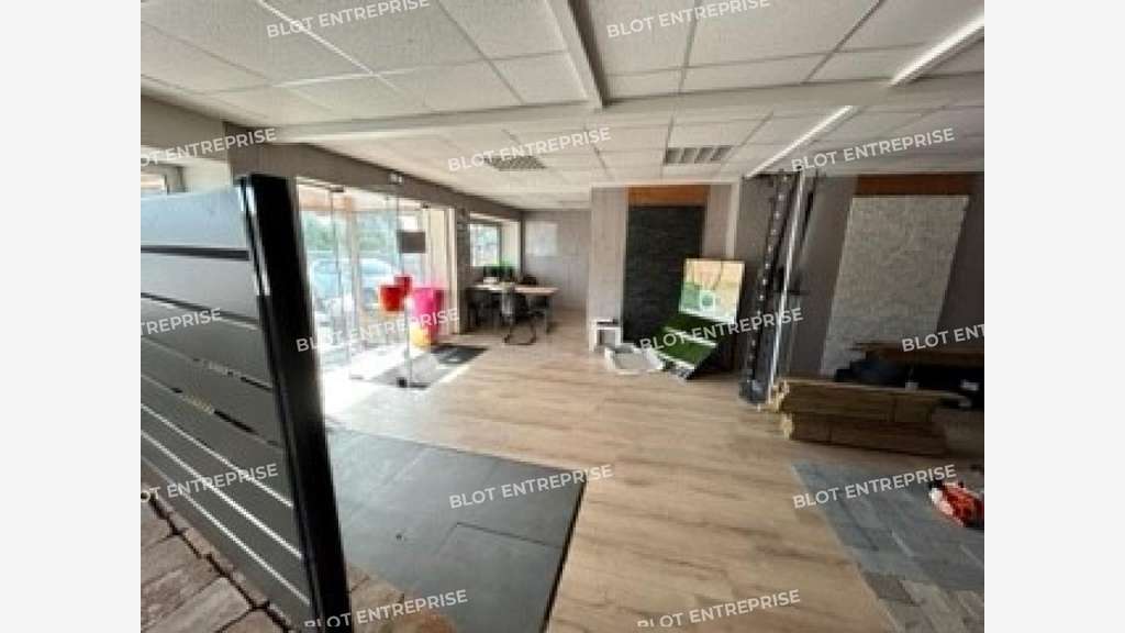 Loue local activités independant 470m² Montgermont