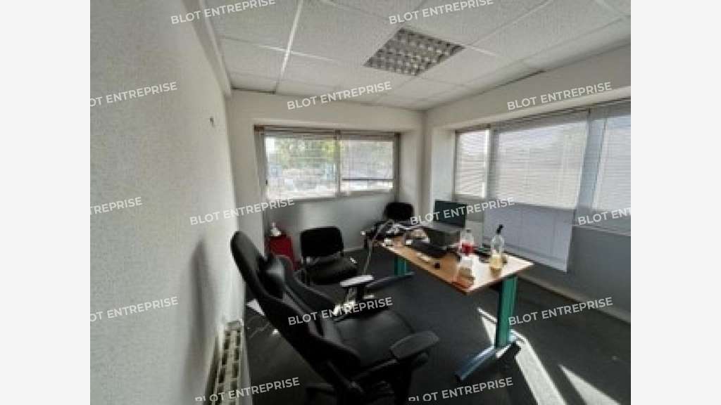Loue local activités independant 470m² Montgermont