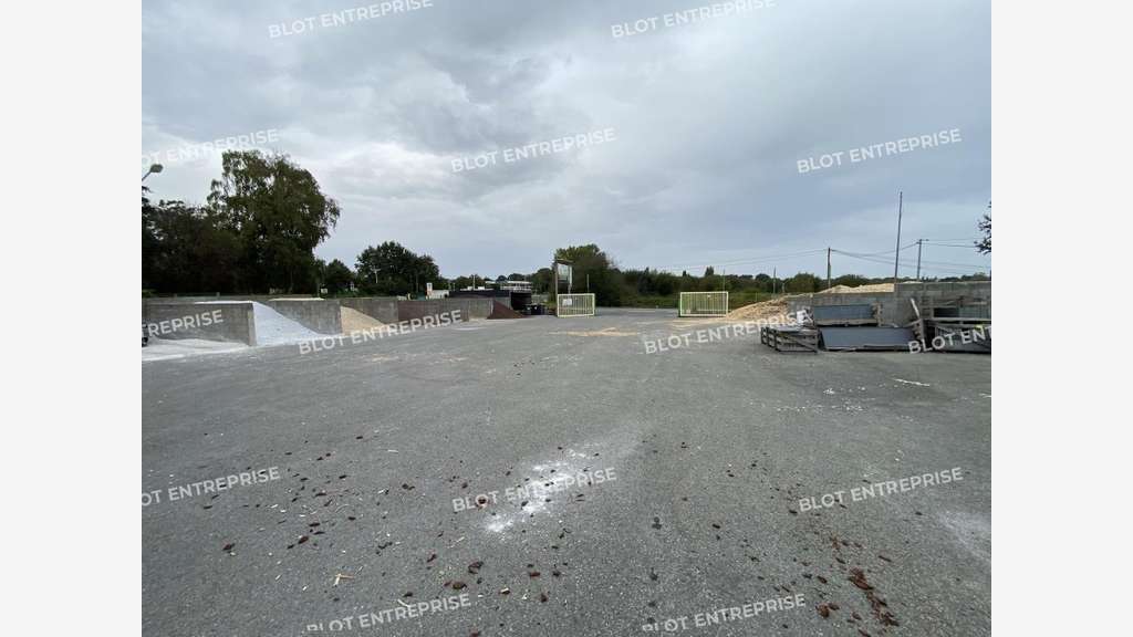 Loue local activités independant 470m² Montgermont