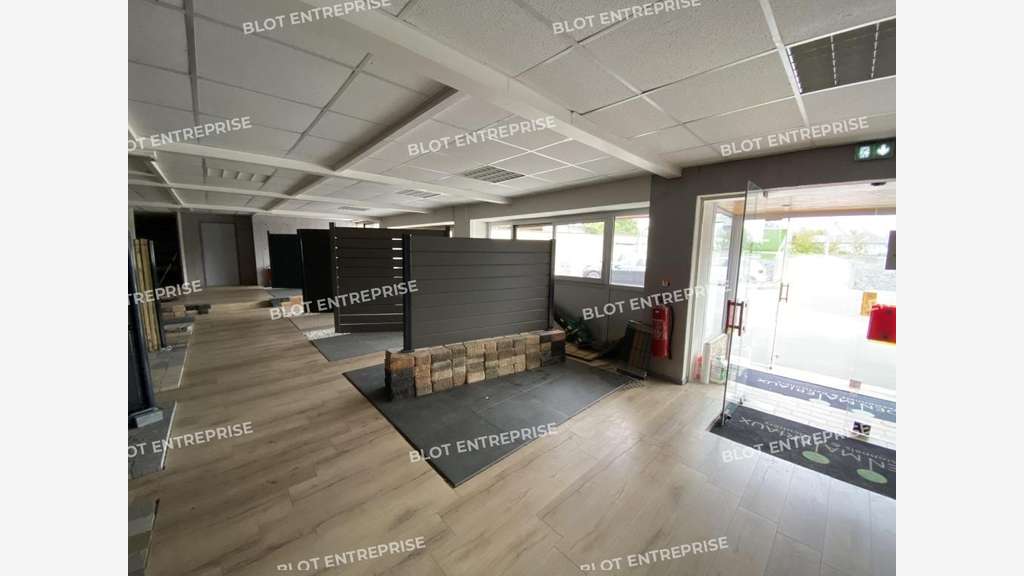 Loue local activités independant 470m² Montgermont