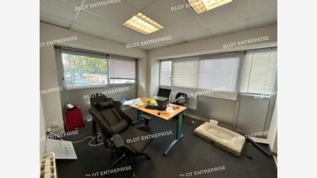 Loue local activités independant 470m² Montgermont