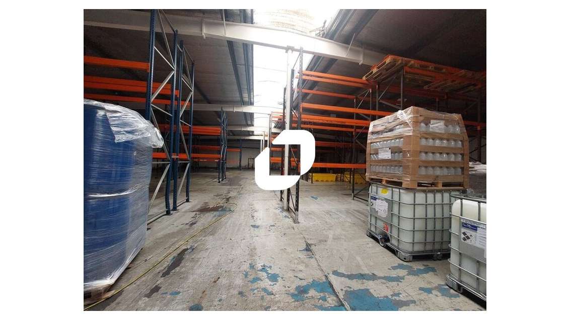  vous propose un ensemble de bâtiments d'u