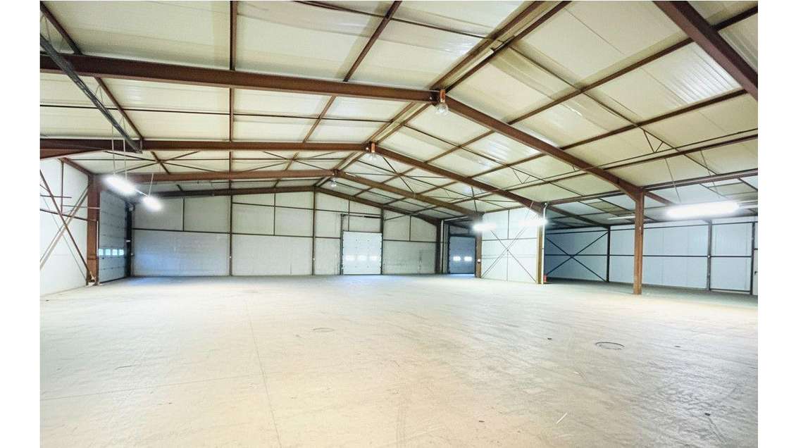 Vente local d'activités de 1 100m² à Montilliers