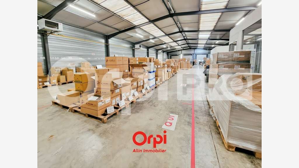 Local professionnel de 4250m² à vendre à Montluçon