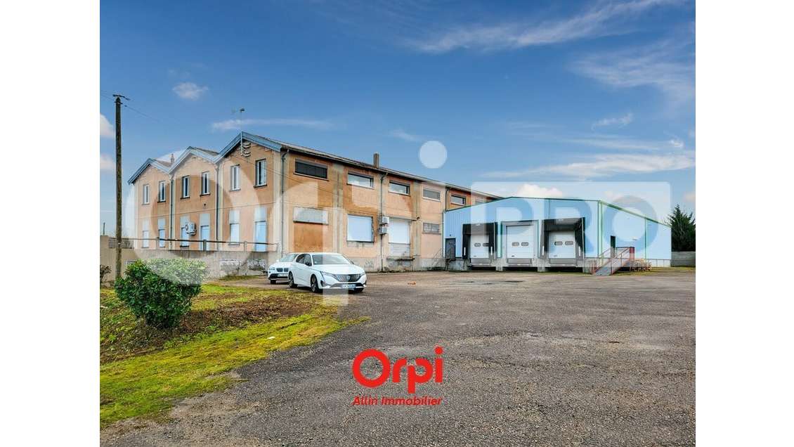 Local professionnel de 4250m² à vendre à Montluçon