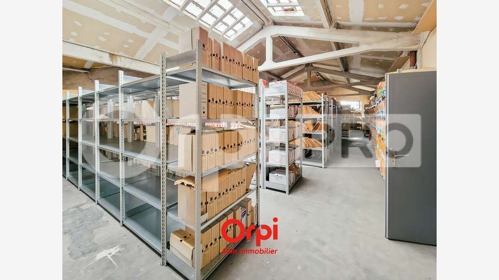 Local professionnel de 4250m² à vendre à Montluçon