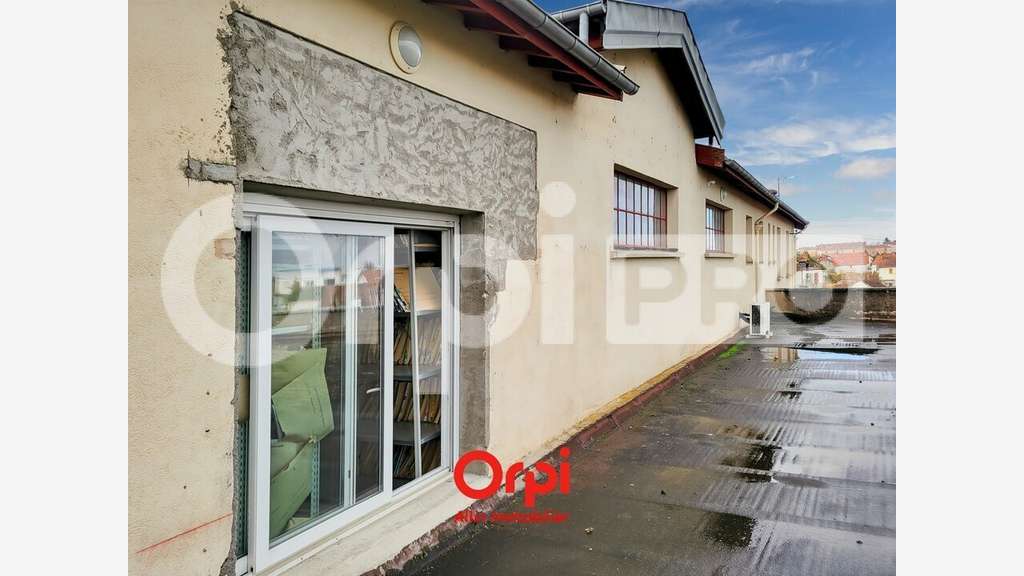 Local professionnel de 4250m² à vendre à Montluçon